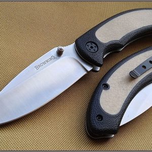 BROWNING FOLDING TACTICAL KNIFE 4 INCH CLOSED TAN/BLACK HANDLE WITH POCKET CLIP